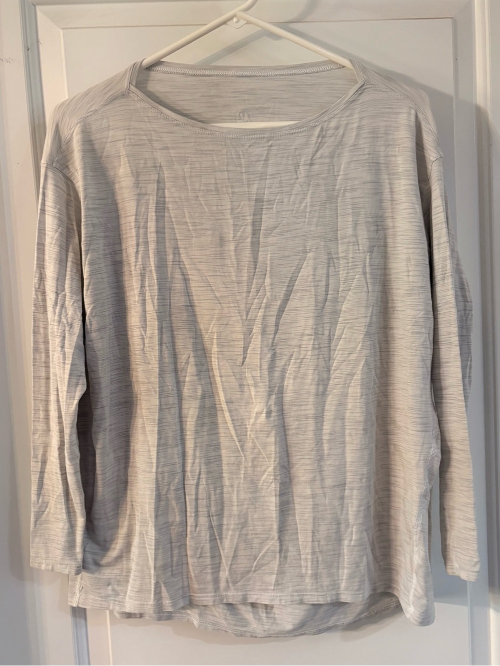 lululemon athletica Women's Light Gray Long-Sleeve Crew